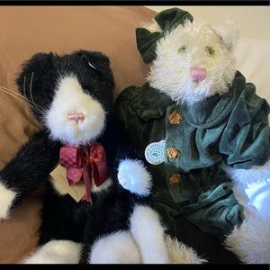 Set of Boyd’s Bear Cats